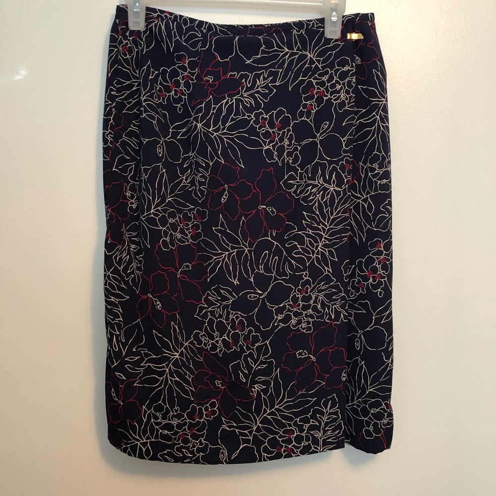 Jaclyn Smith dark blue flowered skirt size M